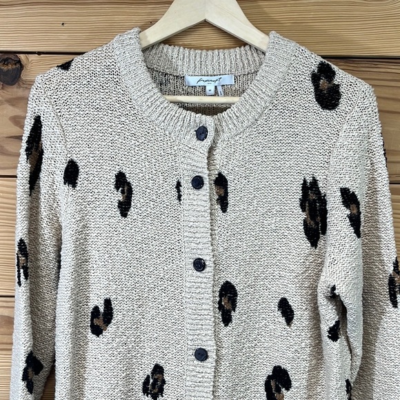 Foxcroft Nikita Cardigan Sweater Medium Leopard Beige Black 100% Cotton NWT - Picture 2 of 16